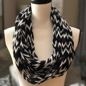 Chevron print infinity scarf! 🧣